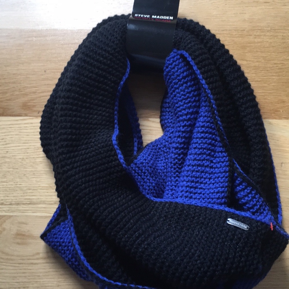 Steve Madden infinity scarf. - Picture 3 of 5